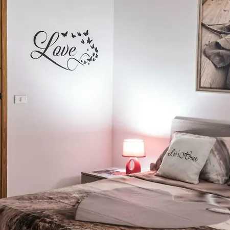 Leo's Apartment *